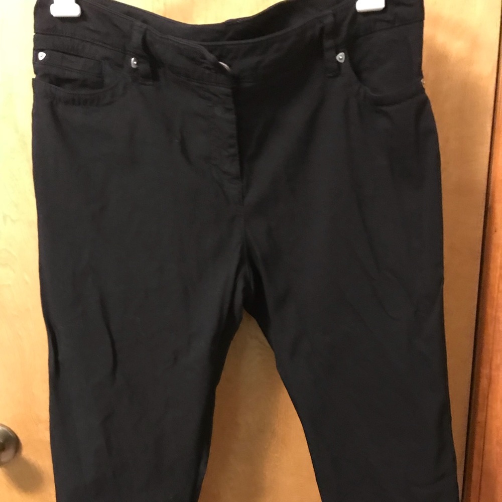 Black capris